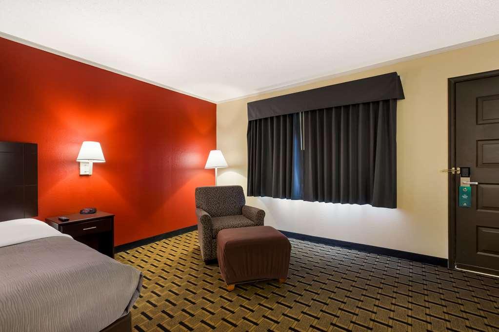 Quality Inn & Suites Millville - Vineland Room photo